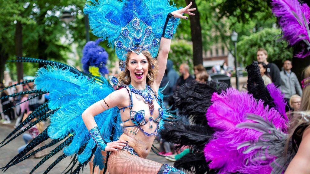 Helsinki Samba Carnaval saapuu Kluuviin
